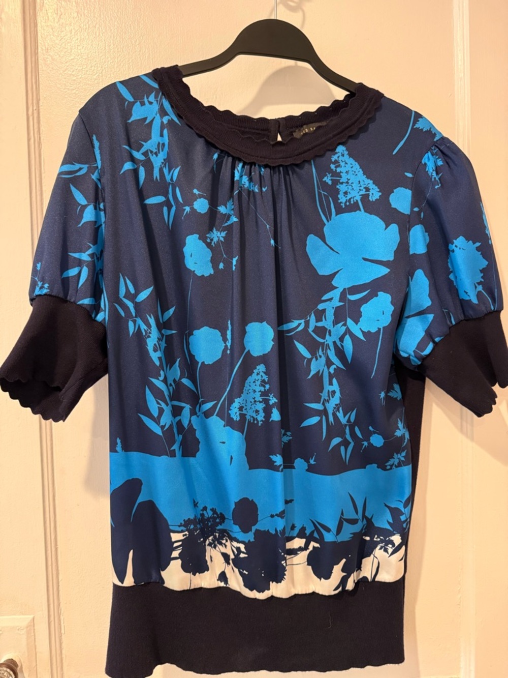 Ted Baker Size 5 US 10/12 Women’s Blue Floral Short-Sleeve Top Silk Front Cotton
